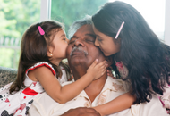 grandfather with granddaughters-190x130sm.png